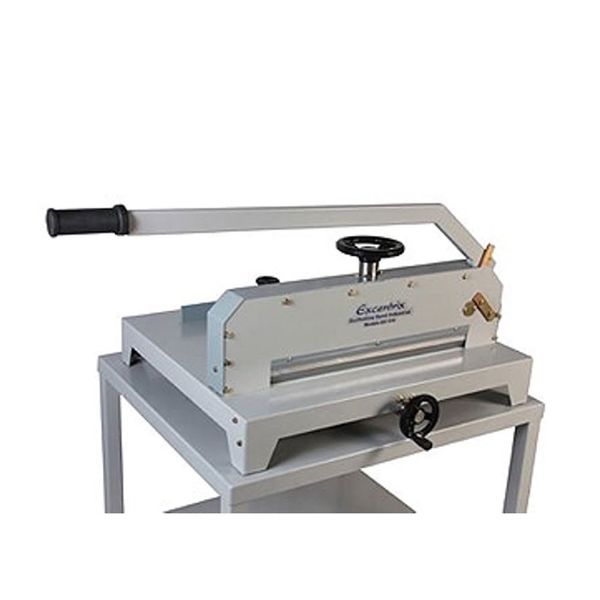 Guilhotina de Facão Semi Industrial Standard 510 510mm 300 Fls com Mesa Inox Excentrix Guilhotina de Facão Semi Industrial Standard 510 300 Fls Inox Excentrix