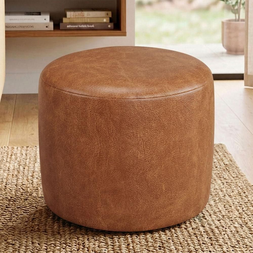 Puff Redondo Coliseu W01 Couríssimo Revestimento em Couro Sintético Camel Lyam Decor
