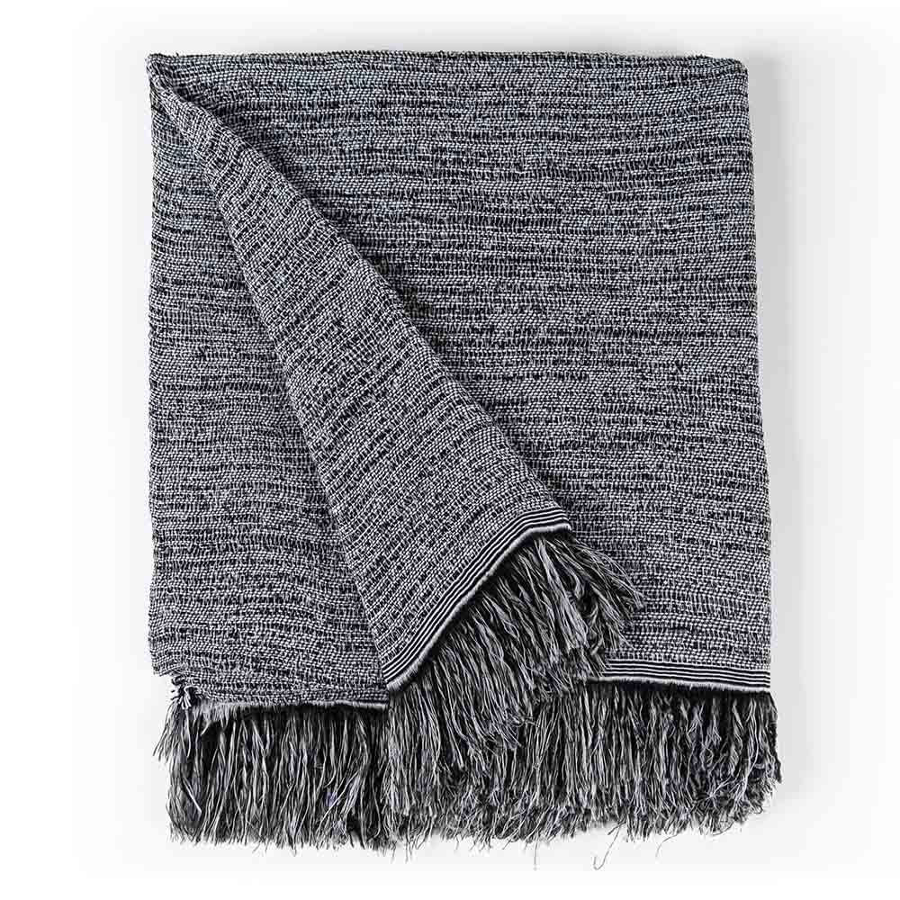 Manta Calama com Franjas para Sofá Cama em Tecido Jacquard 2,20m X 1,40m Preto Clara Luz Decora