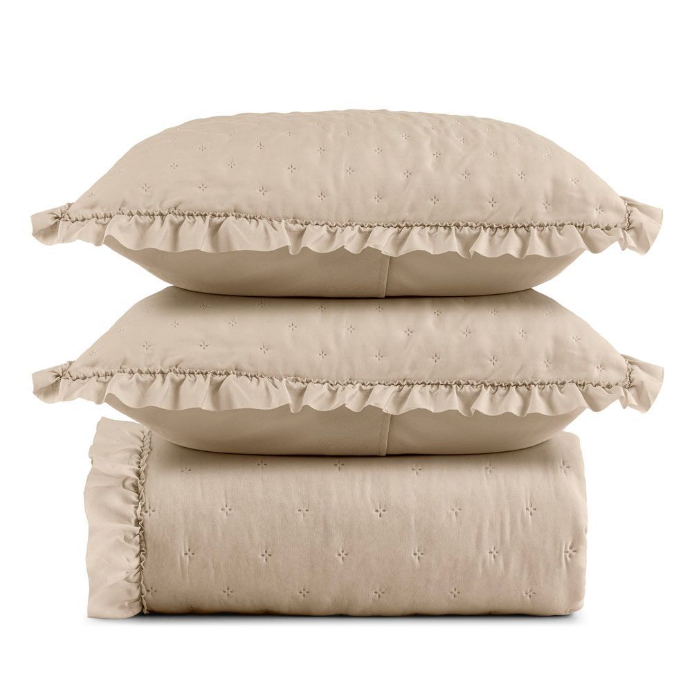 Kit Cobre Leito Colcha Labella Queen 3 Peças 100% Poliéster em Microfibra com Babado Macio Bege Clara Luz Decora