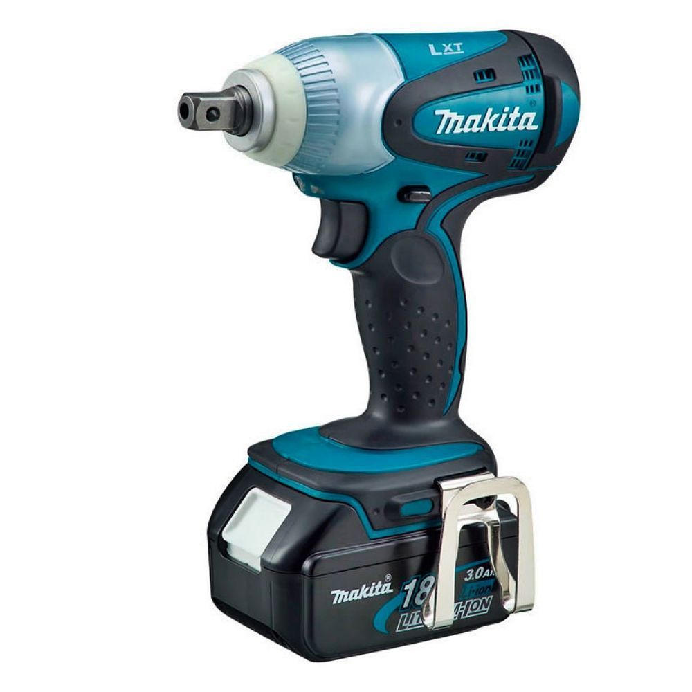 Chave de Impacto DTW251RFE com Bateria 18V LXT e Maleta Makita 79CM 2 Baterias 18V 3,0 Ah e Carregador