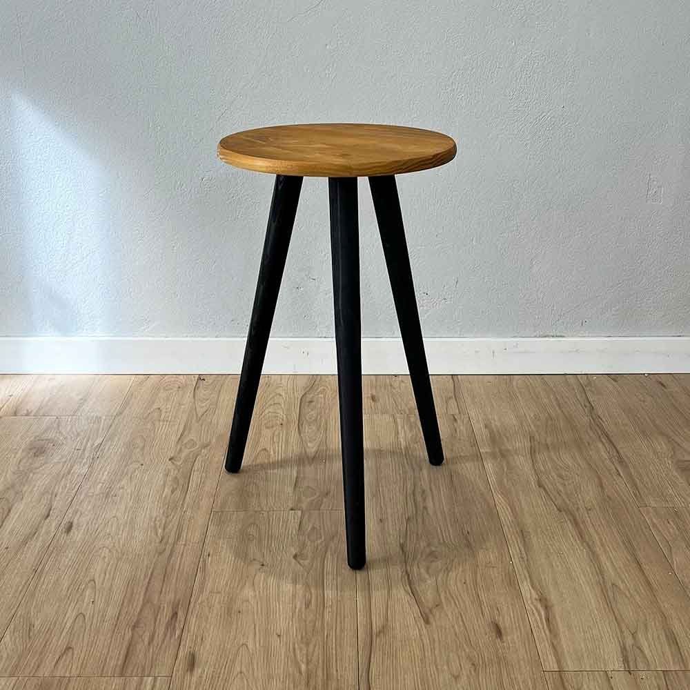 Mesa Lateral Redonda com Pé Palito MDF Madeira 30CM Nozes e Preto Artfactory Design 30CM