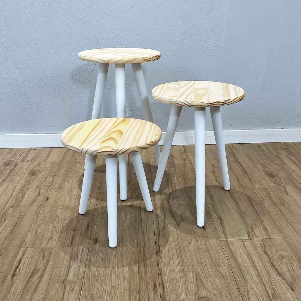 Mesa Lateral Trio de Mesas Redondas com Pé Palito Madeira 30CM Natural e Branco Artfactory Design 30CM