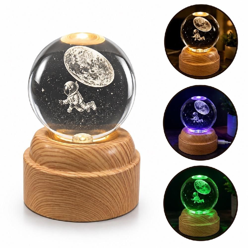 Luminária de Mesa Astronauta e Planeta Terra com Iluminação LED RGB Giratória 3D em Cristal Branco Yeet 6CM