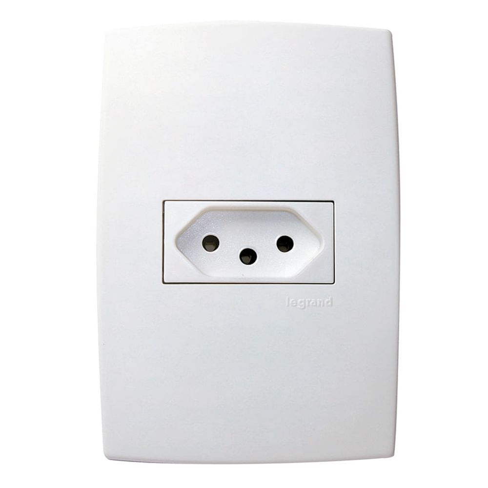 Tomada 2p + T com Placa Modelo 615080 Resistente a Intempéries Estrutura Segura Branco Pial 220V